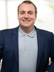 Immobilienwert aktiv steigern: Mit gezielter Modernisierung die Restnutzungsdauer verbessern 1 Seit dem Jahr 2025 gelten jedoch neue Regeln: Eine pauschale Verkürzung der Restnutzungsdauer ist nicht mehr möglich. Stattdessen muss dem Finanzamt ein qualifiziertes Gutachten vorgelegt werden, das den Zustand der Immobilie detailliert dokumentiert. Dieses sogenannte Restnutzungsdauergutachten muss von einem zertifizierten Sachverständigen erstellt und durch eine Vor-Ort-Besichtigung gestützt werden.